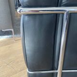 Fauteuil lc2 le corbusier en cuir noir