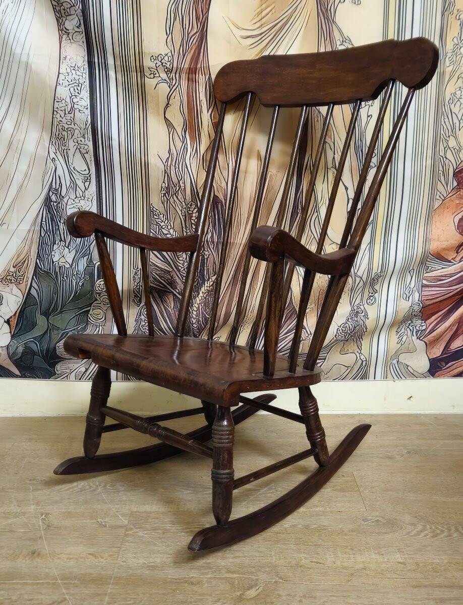 Antique wooden rocking chair – Windsor style – 20th century