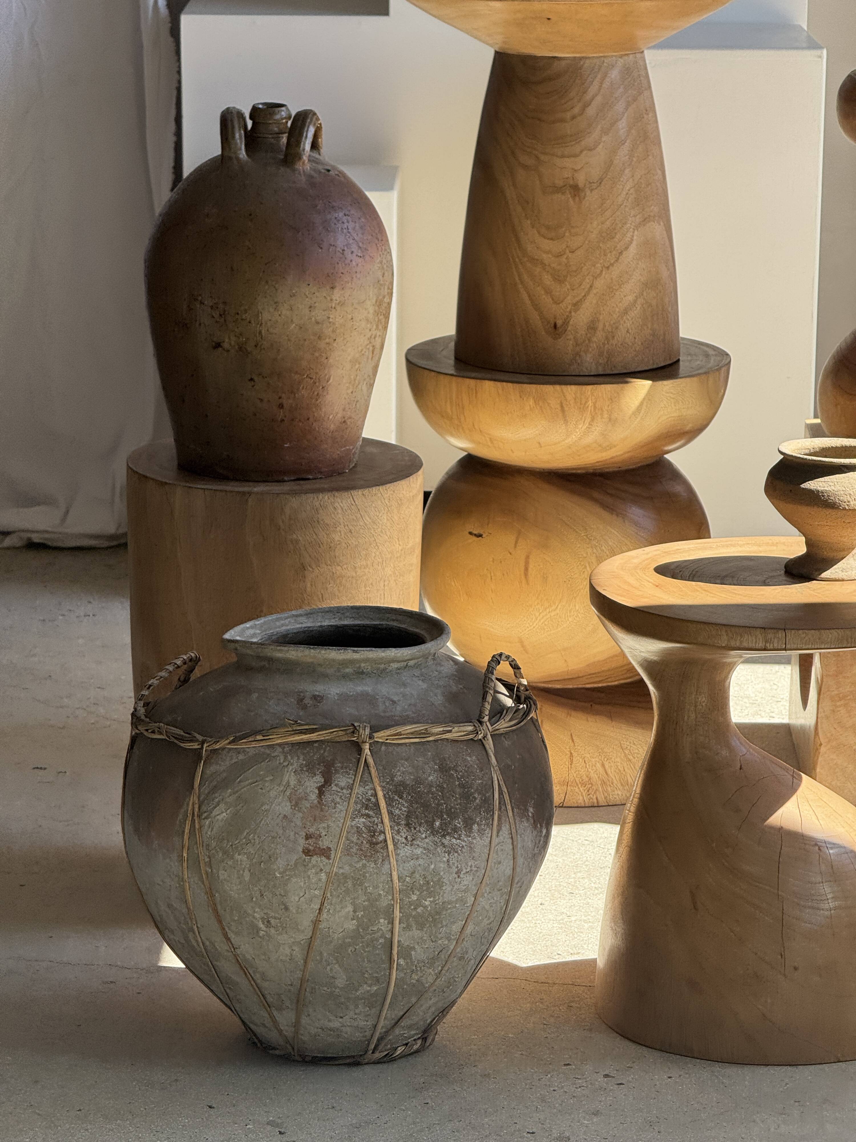 Stool, side table, end table in solid suar wood, spheres H50 D39.