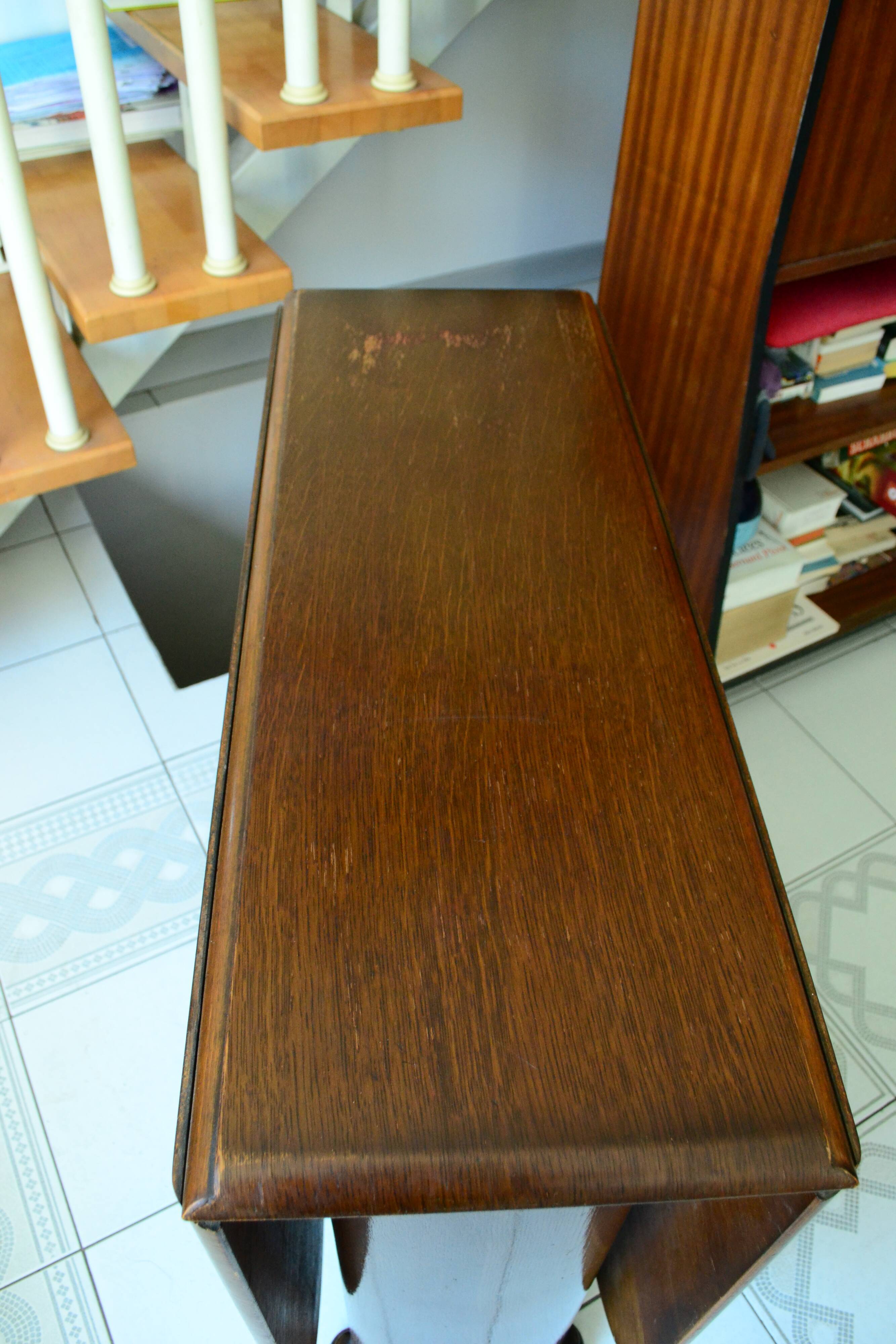 English mahogany folding gateleg table