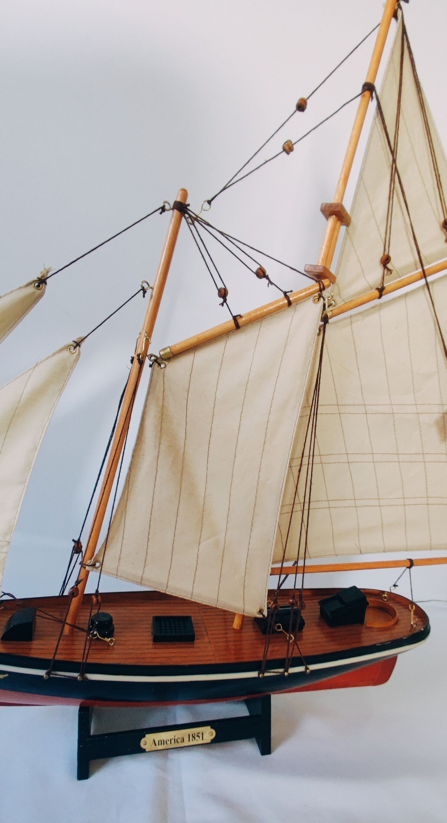 Model of nautical sailboat America 1851