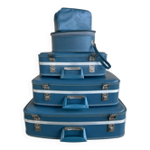 5 suitcases flight attendant France