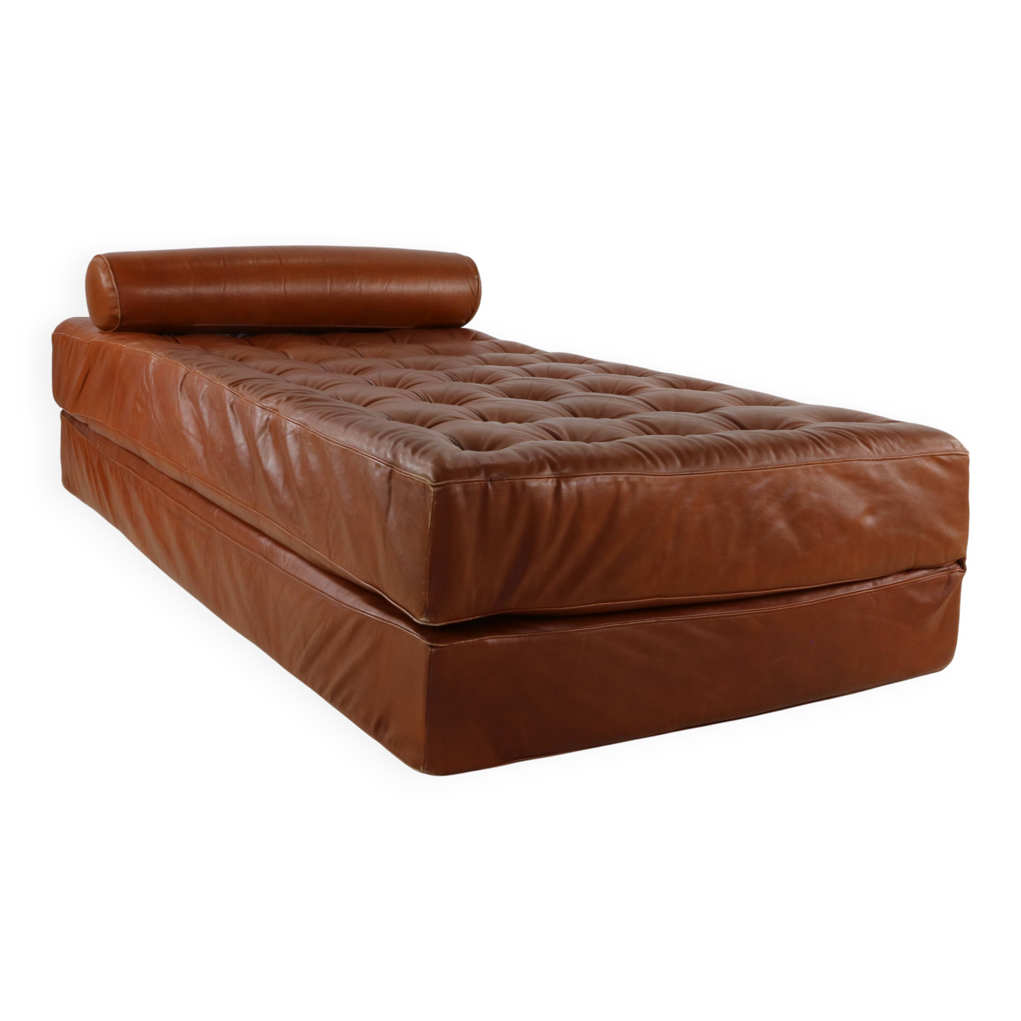 Scarce dutch design all leather daybed by Martin Visser for Spectrum Hollan