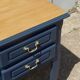 Bureau peint en bleu