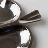 Silver-plated metal leaf-shaped tray with three compartments, Hollywood Regency Italian 1970s, elegant serving platter