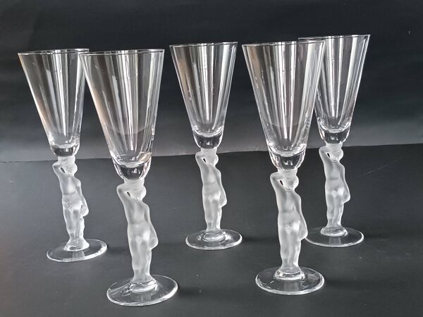 Ensemble de 9 flutes en cristal pied Vénus et Bacchus, Vannes et Bayel