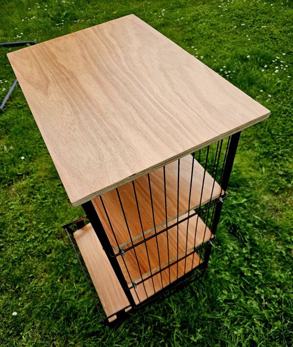 Ancien casier à pomme de terre restauré en étagère