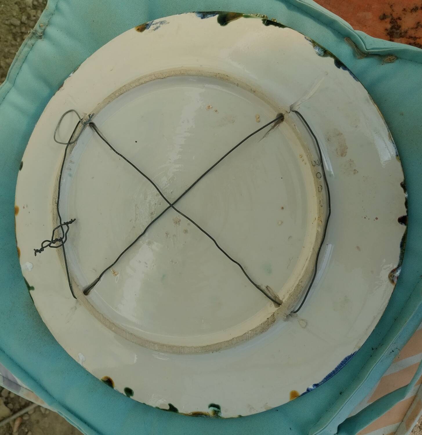 Trompe l'oeil slip dish.