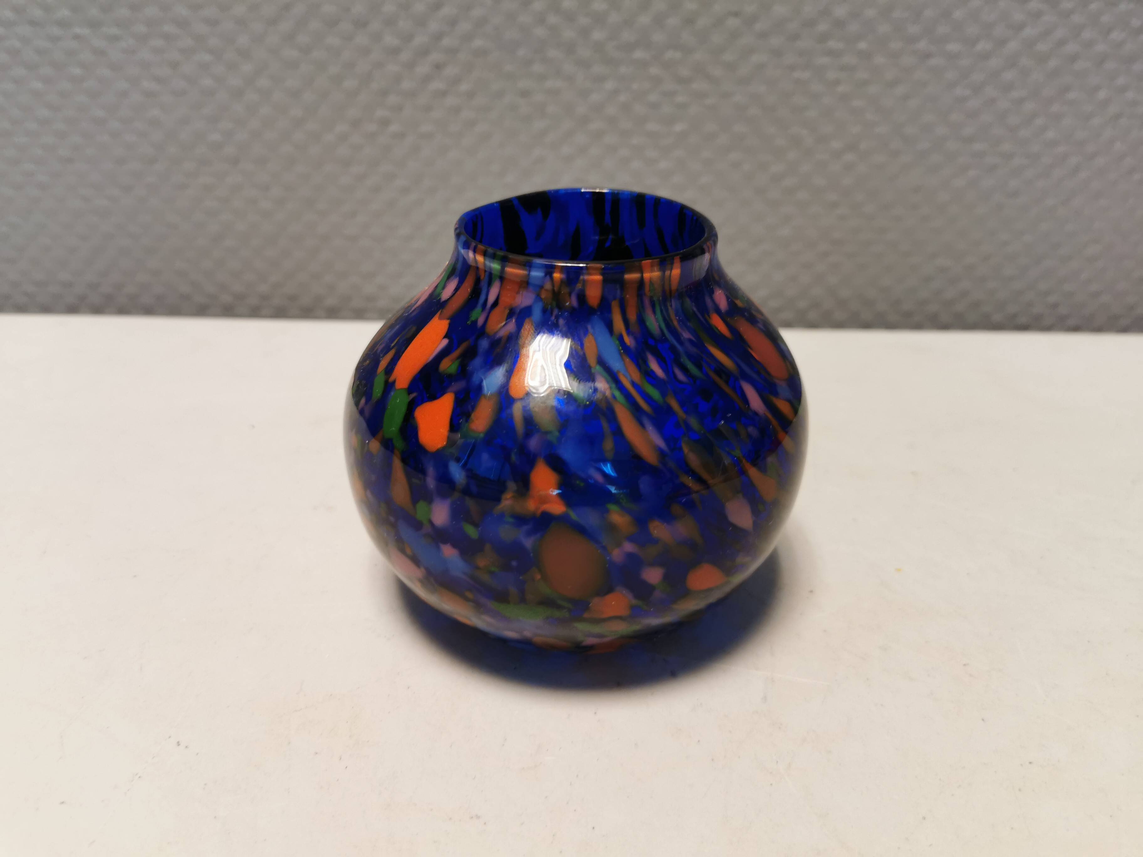 Beautiful mouth-blown ‘Plutta’ glass vase