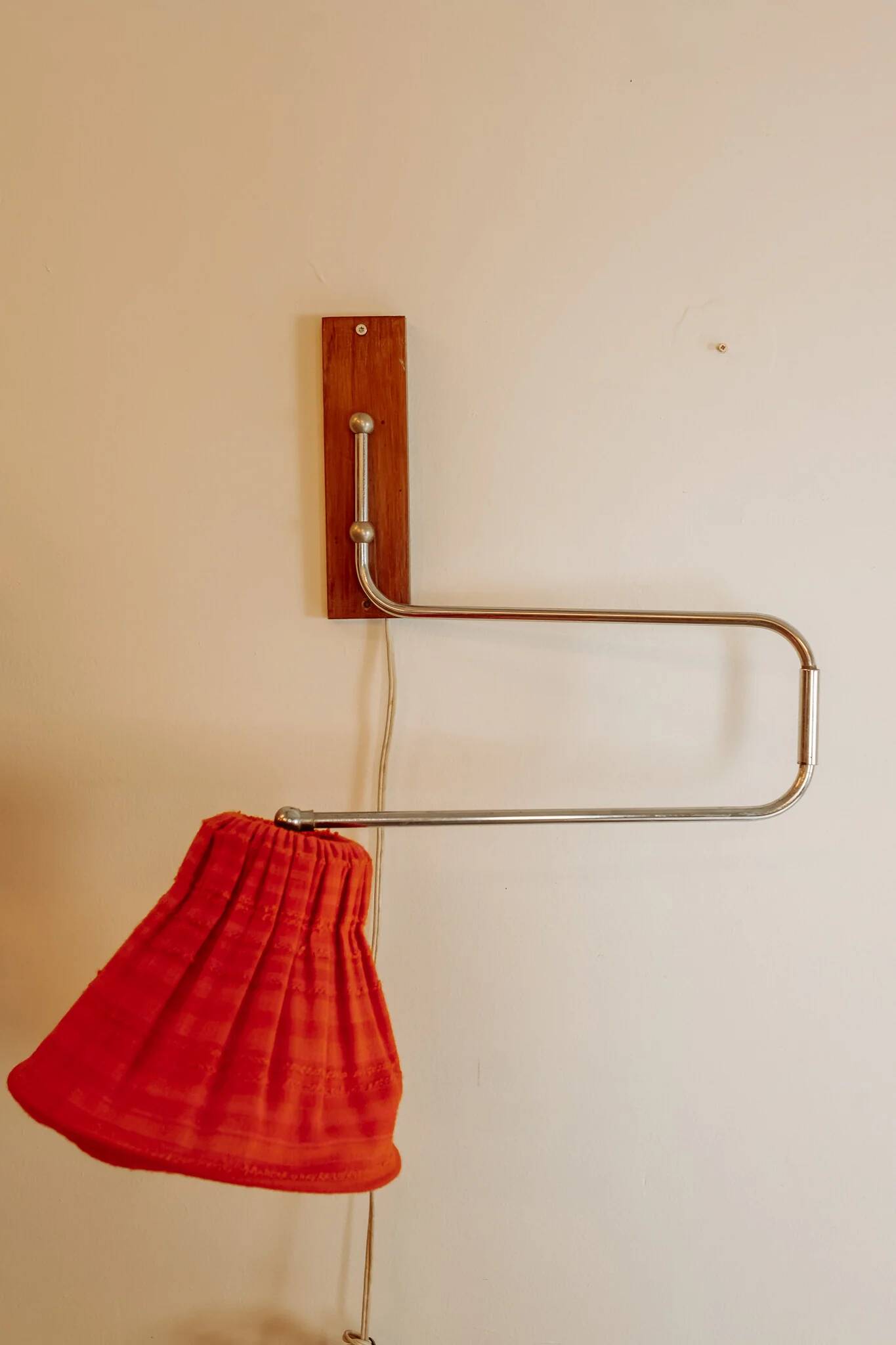 Applique murale vintage mid-century à bras pivotant – Teck & chrome
