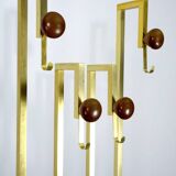 Portemanteau en laiton et bois du milieu du siècle. Italie années 1970