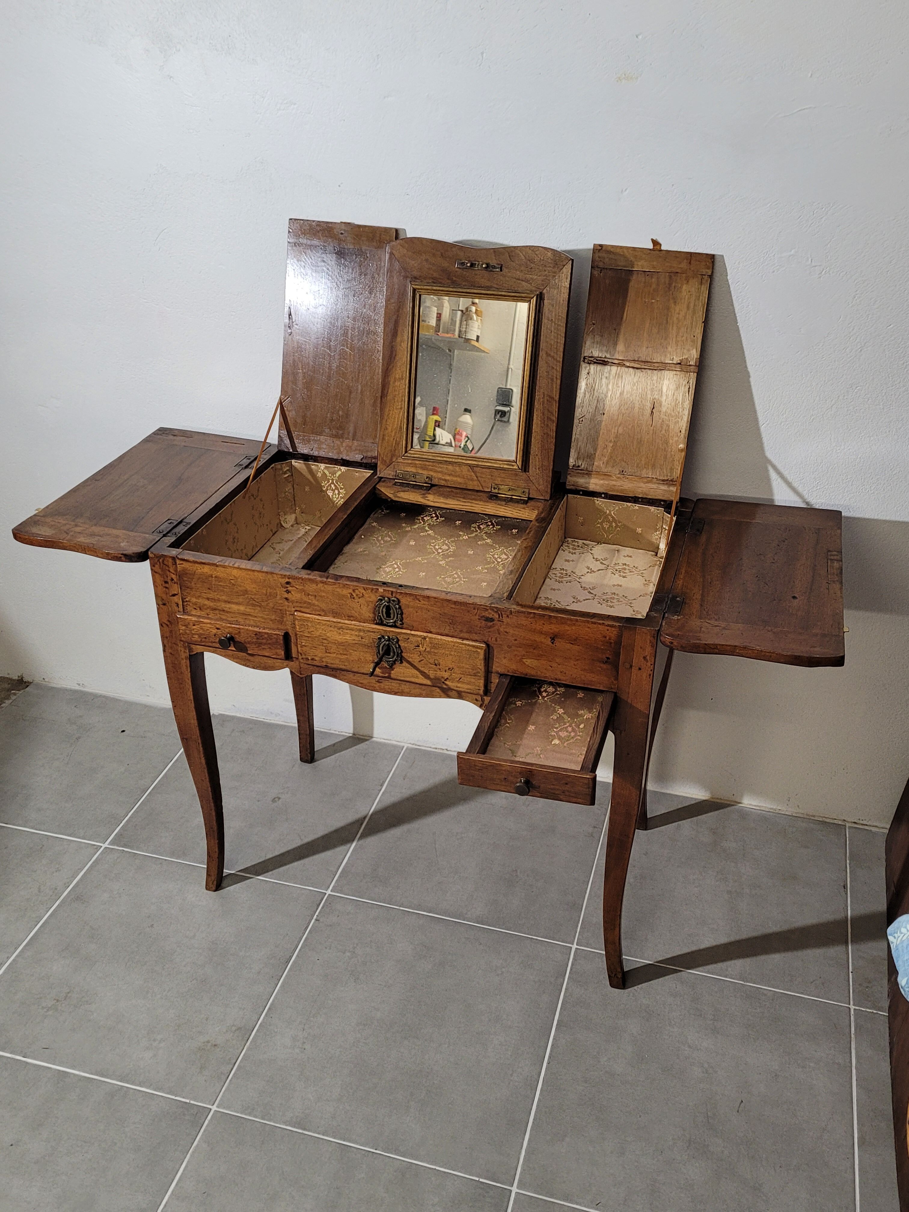 Dressing table