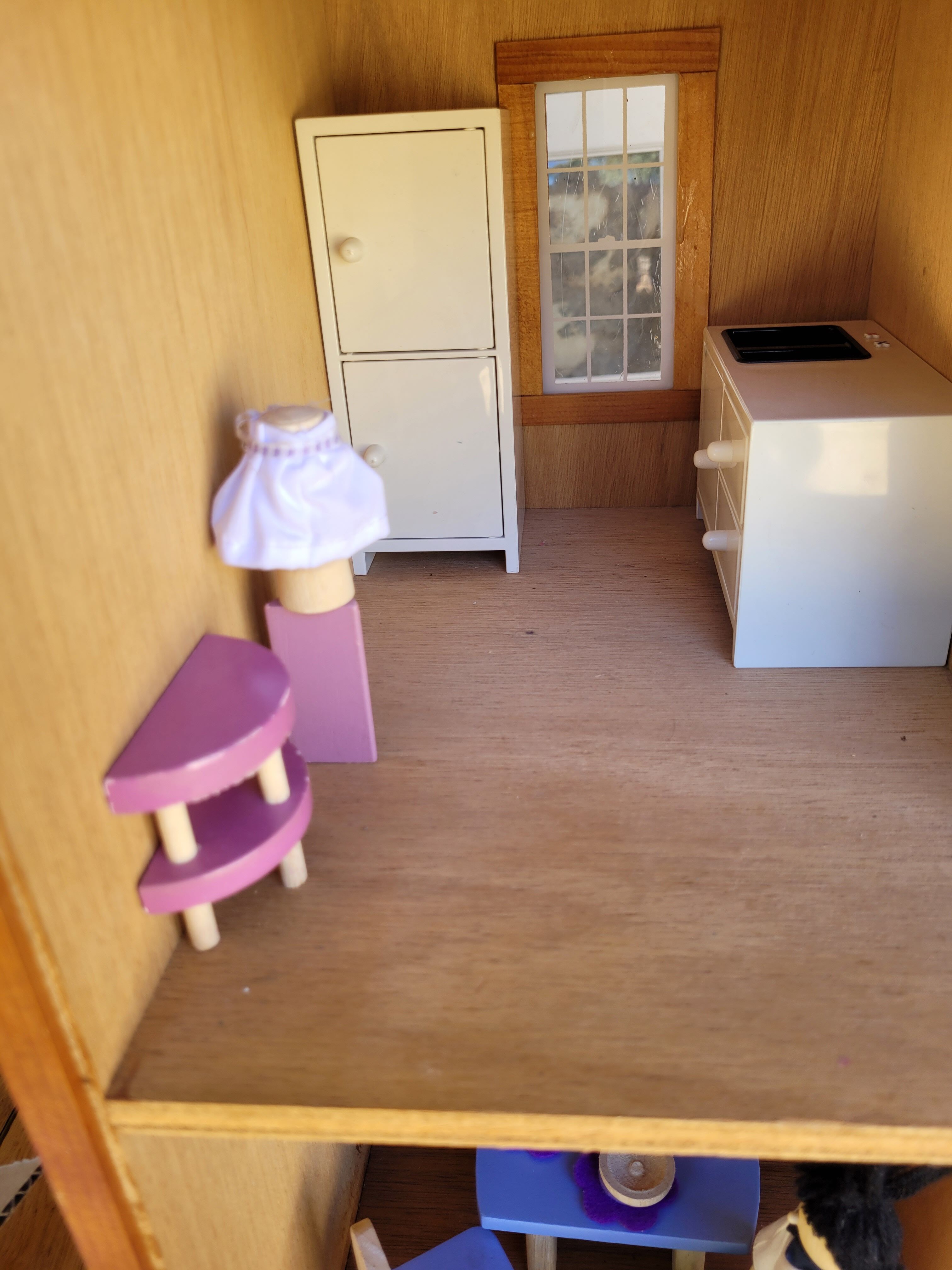 Artisanal cottage house for dolls
