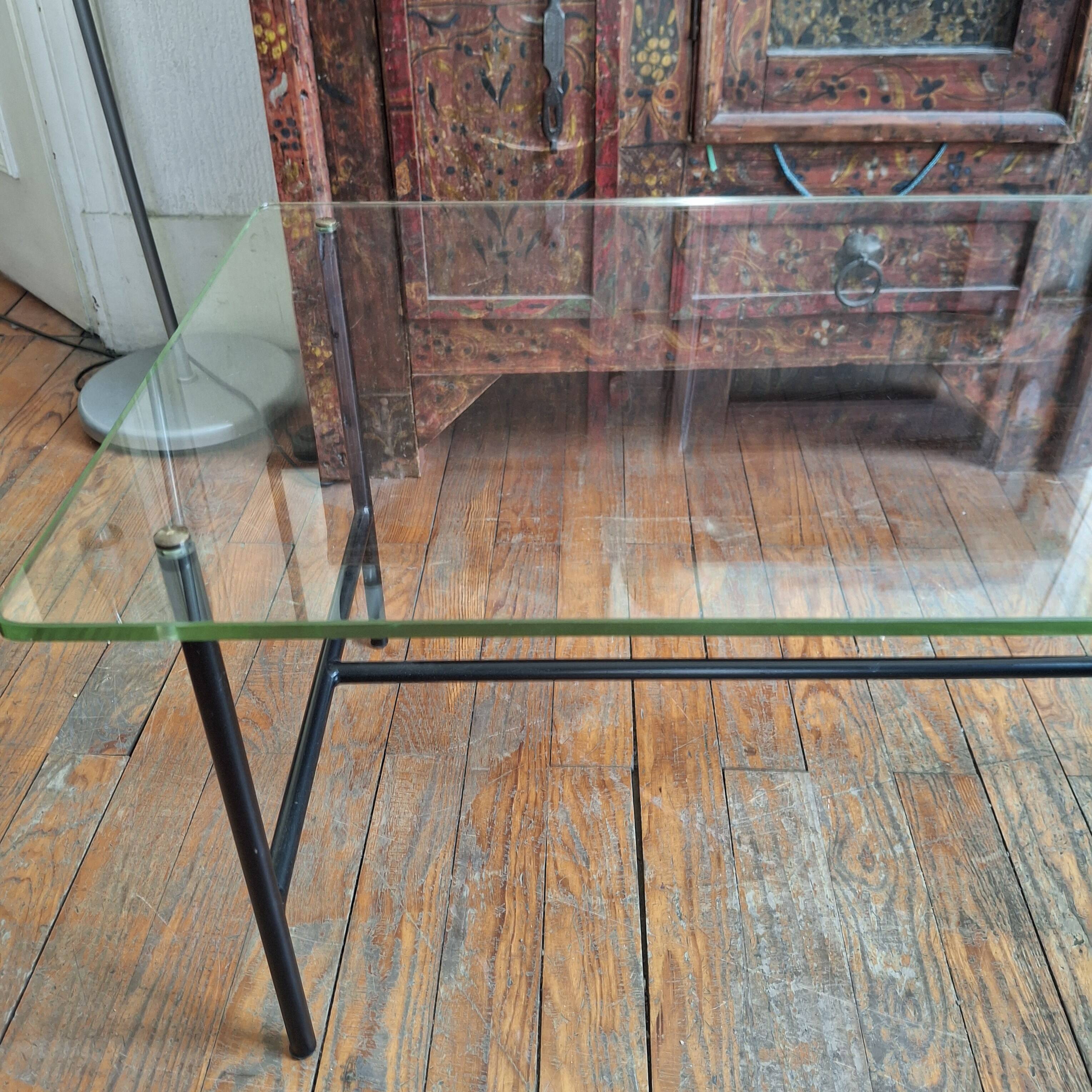 Table basse Pierre guariche.  1960
