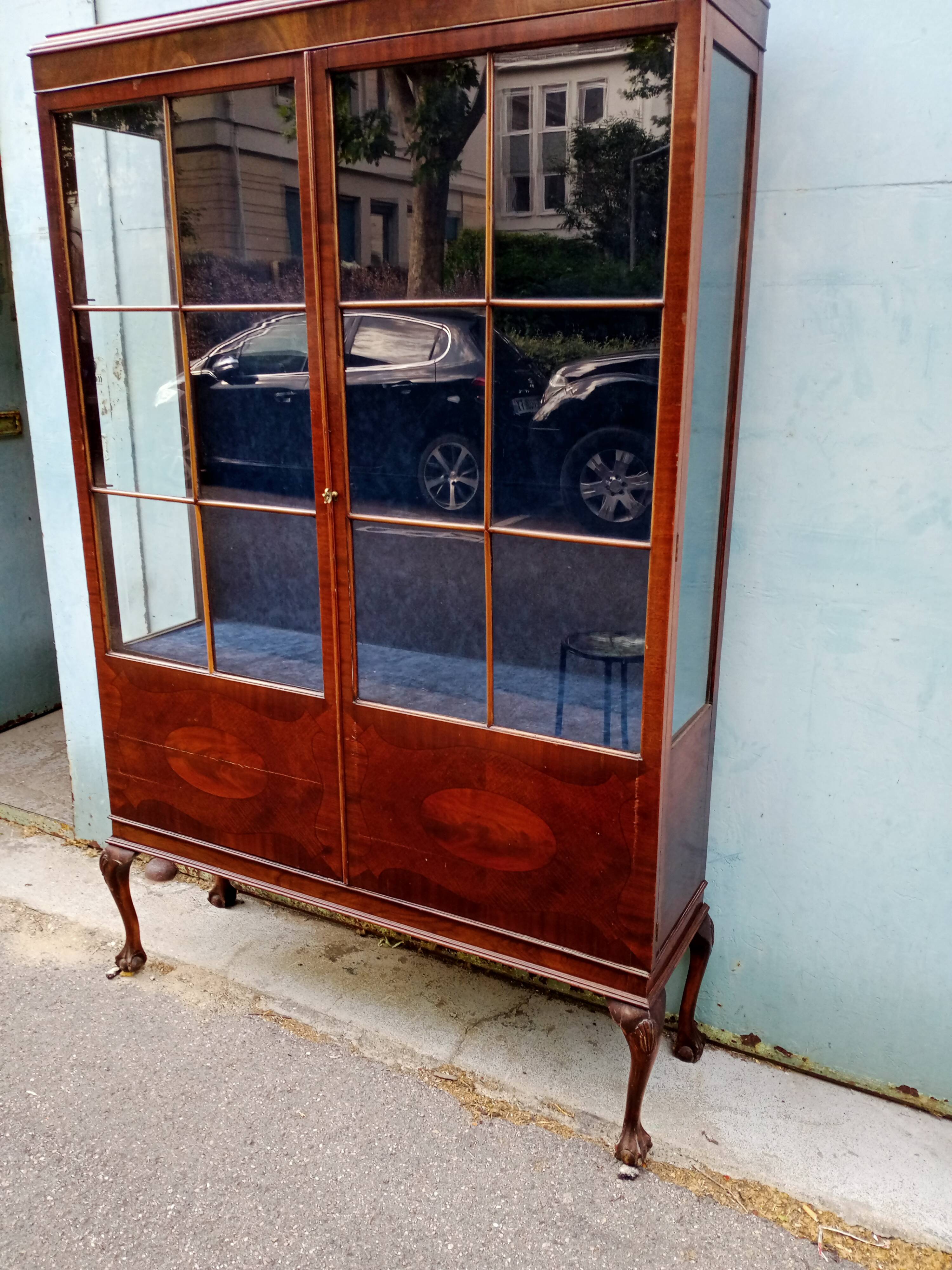 Showcase english mahogany