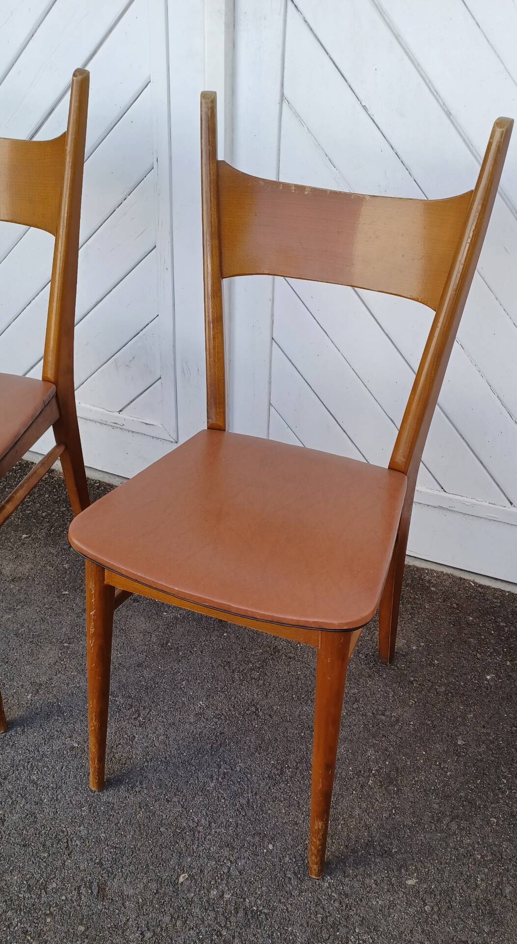 Paire de chaises en hêtre des années 50