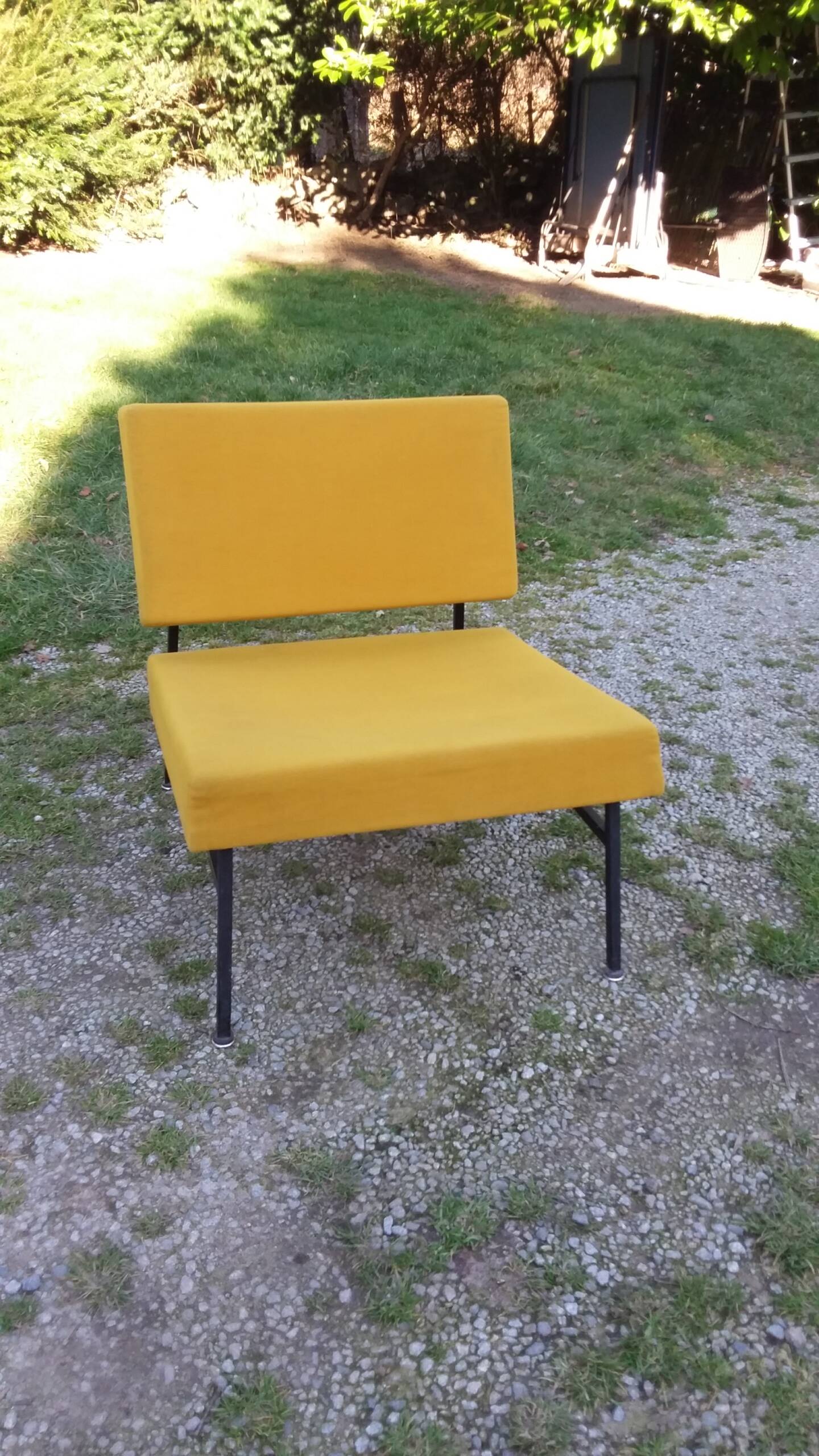 Vintage 50s armchair with black metal base and fabric seats