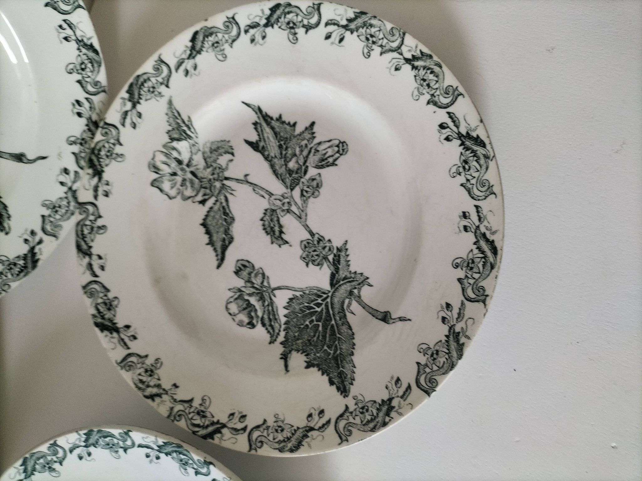 4 assiettes terre de fer A. Lebacqz & M. Bouchart modèle Richelieu