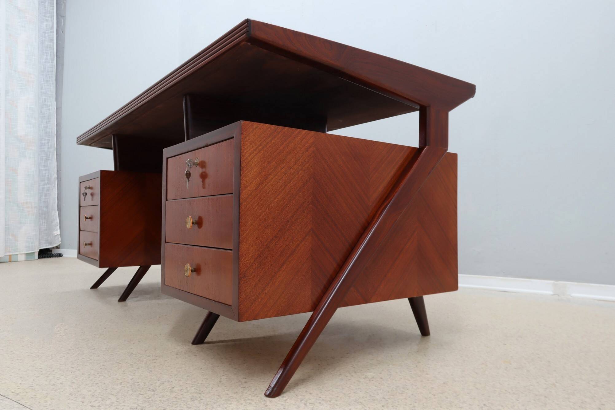 Bureau courbé vintage de design italien 1950