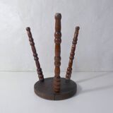 ancien tabouret tripode en bois perlé pour plantes