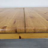 Extendable pine table