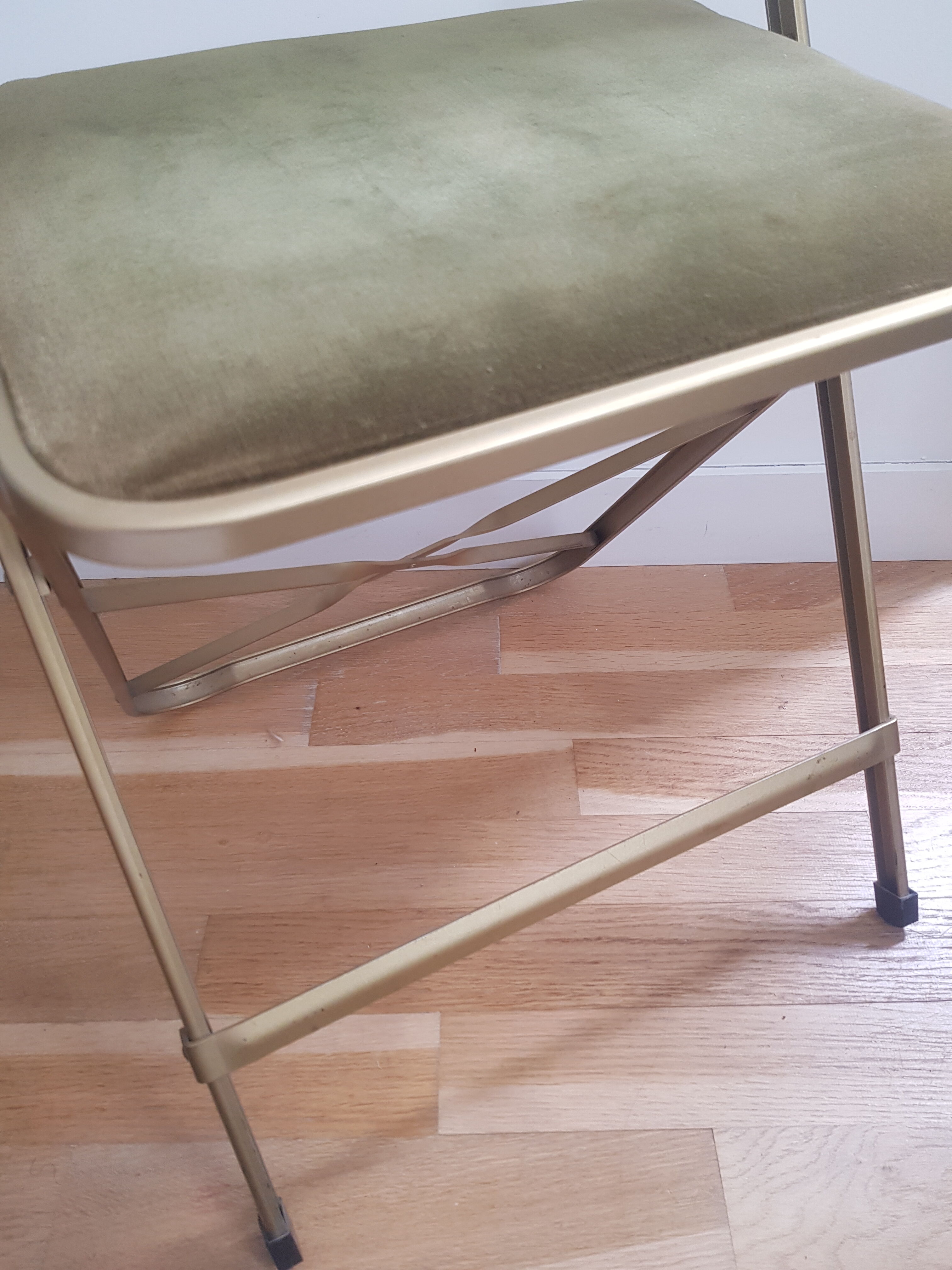 Velvet folding chair