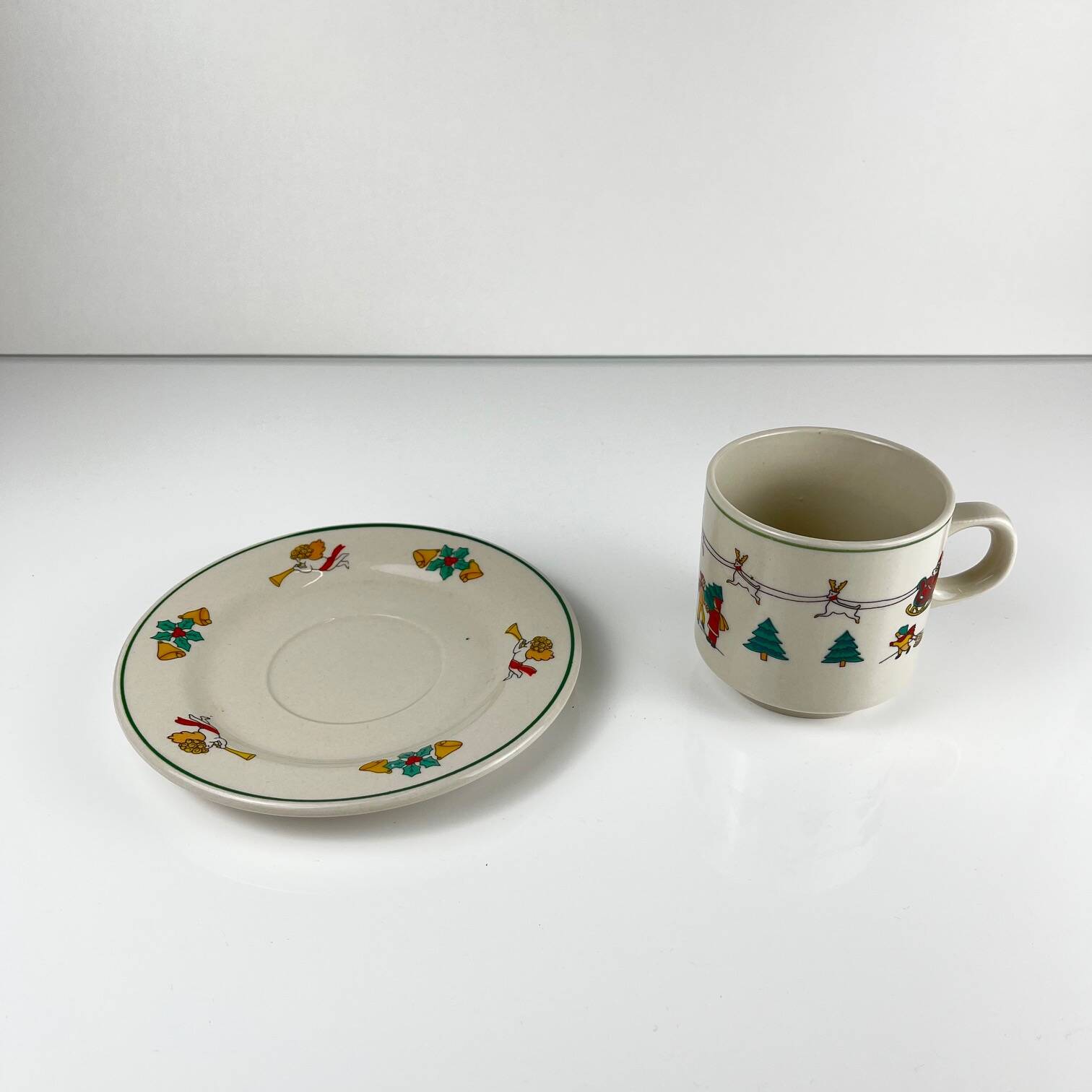 Set of 6 Christmas coffee/tea cups, 1980