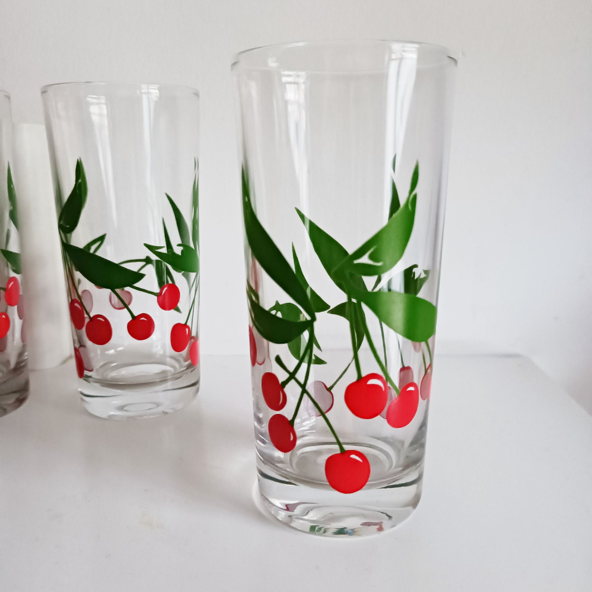 Set of 4 water glasses or orangeade, cherry pattern