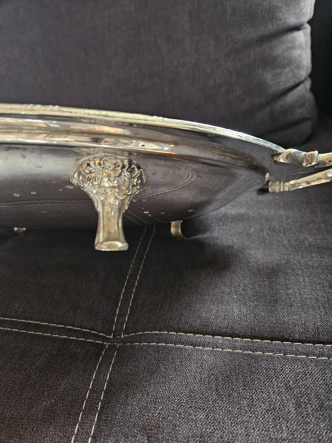 Plat en argent avec couvercle