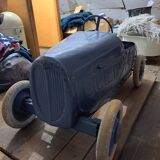 Ancienne voiture à pédales 1920