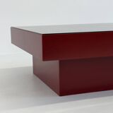 Table basse italienne rouge du milieu du siècle avec plateau en verre