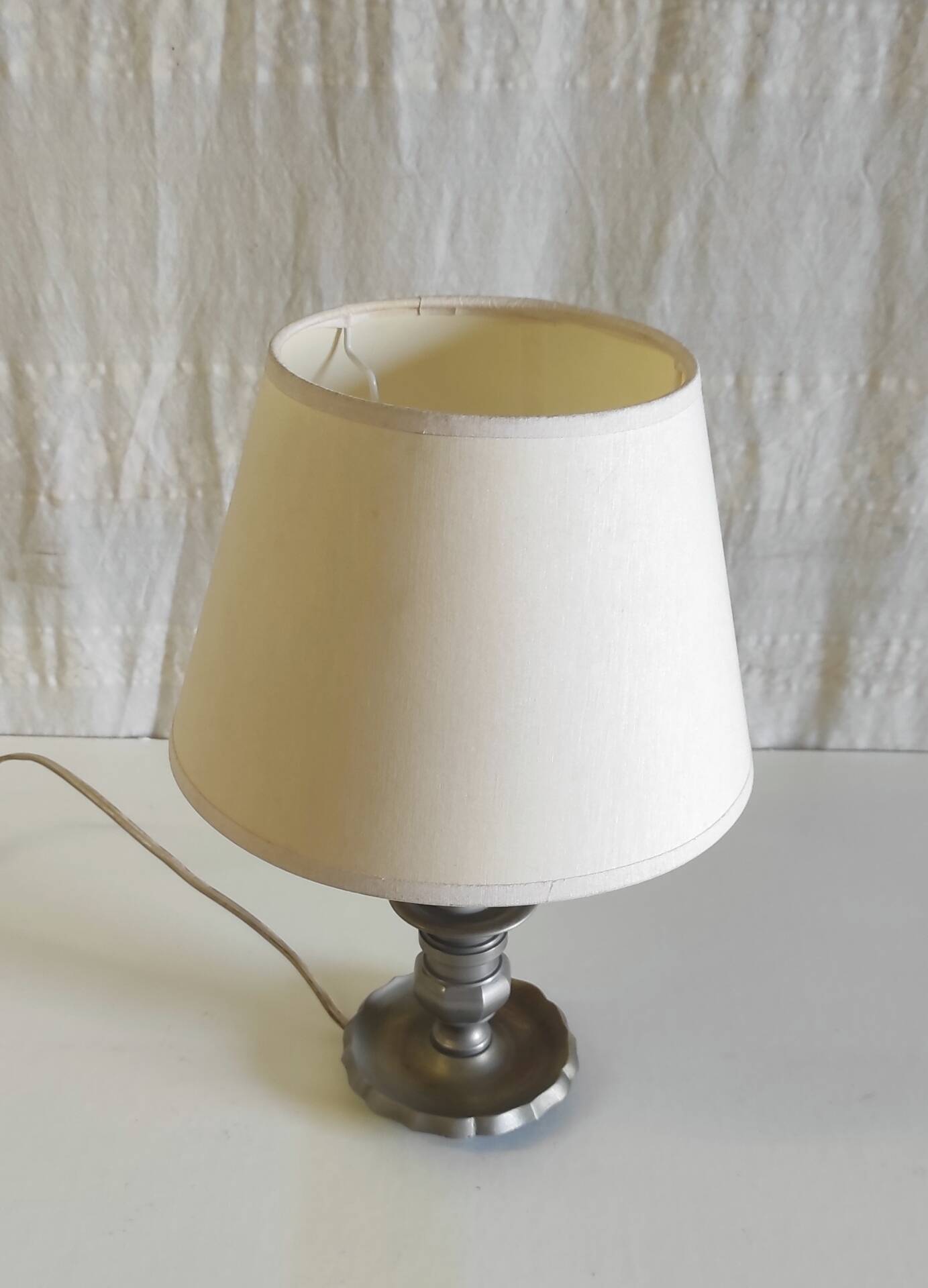 Table lamp in tin, candlestick shape - mid 20th century.