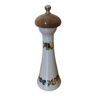 Paris porcelain pepper pot