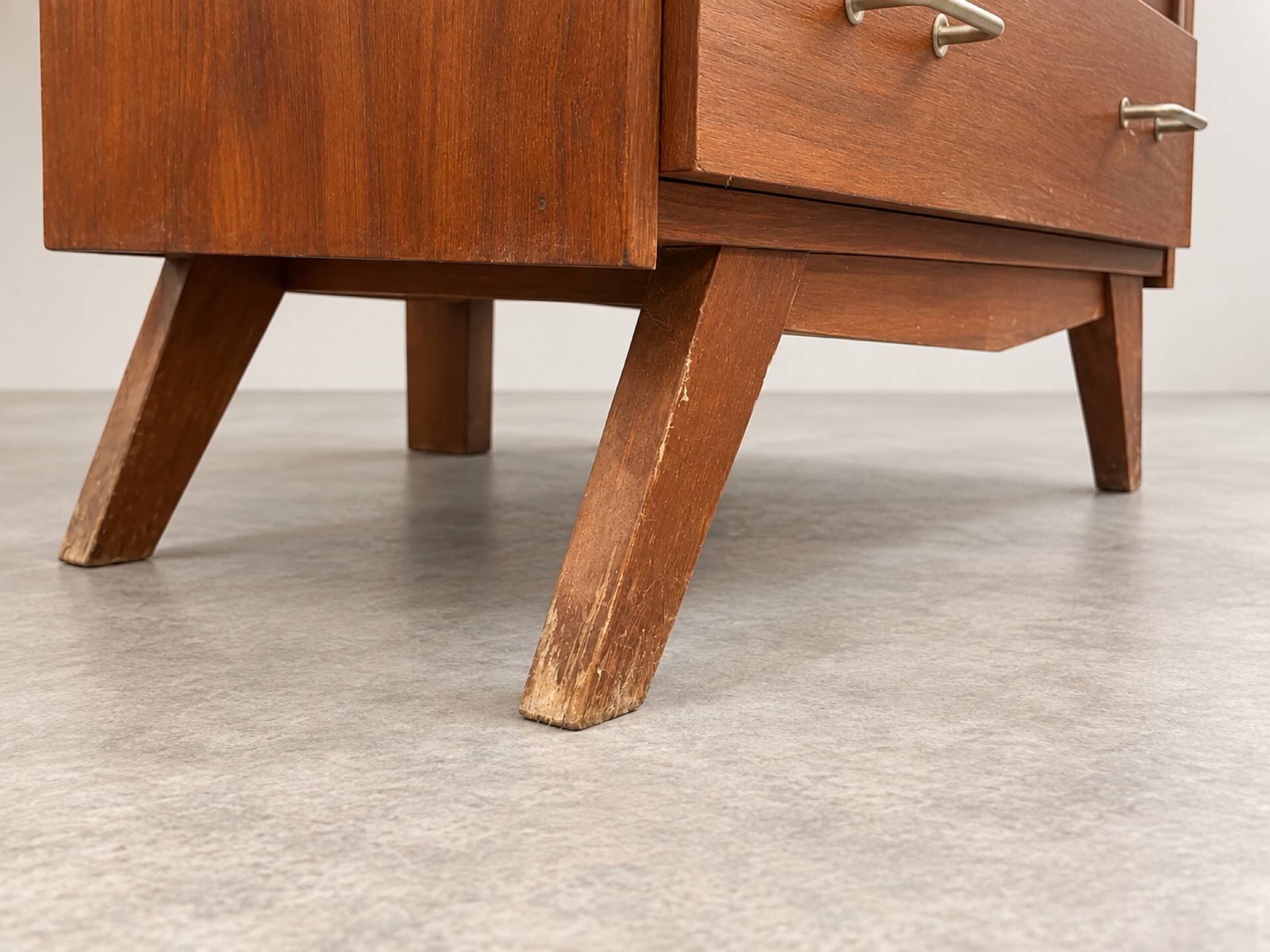 Vintage display cabinet from the 50s/60s in wood – tapered legs