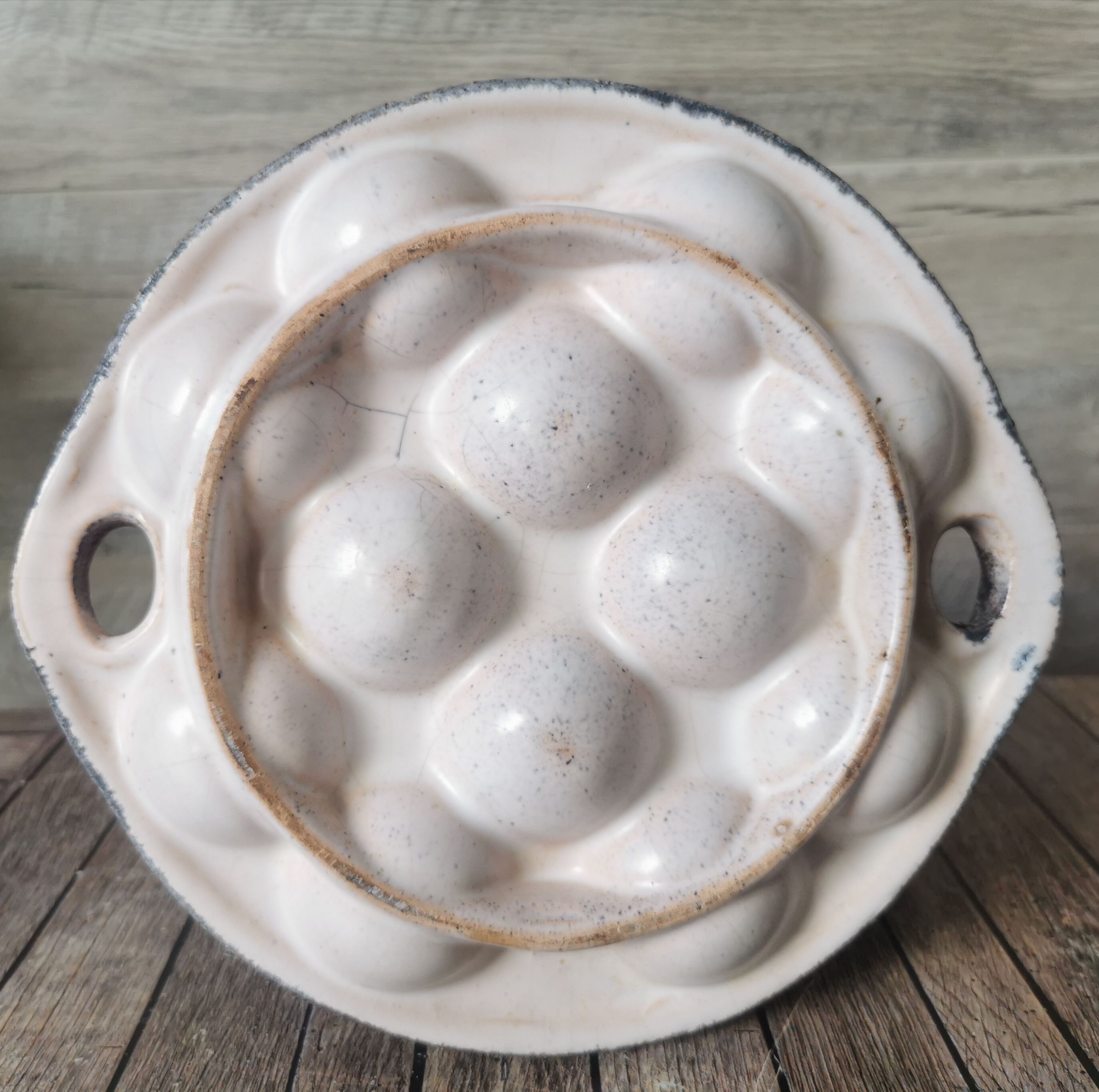 6 glazed ceramic snail plates