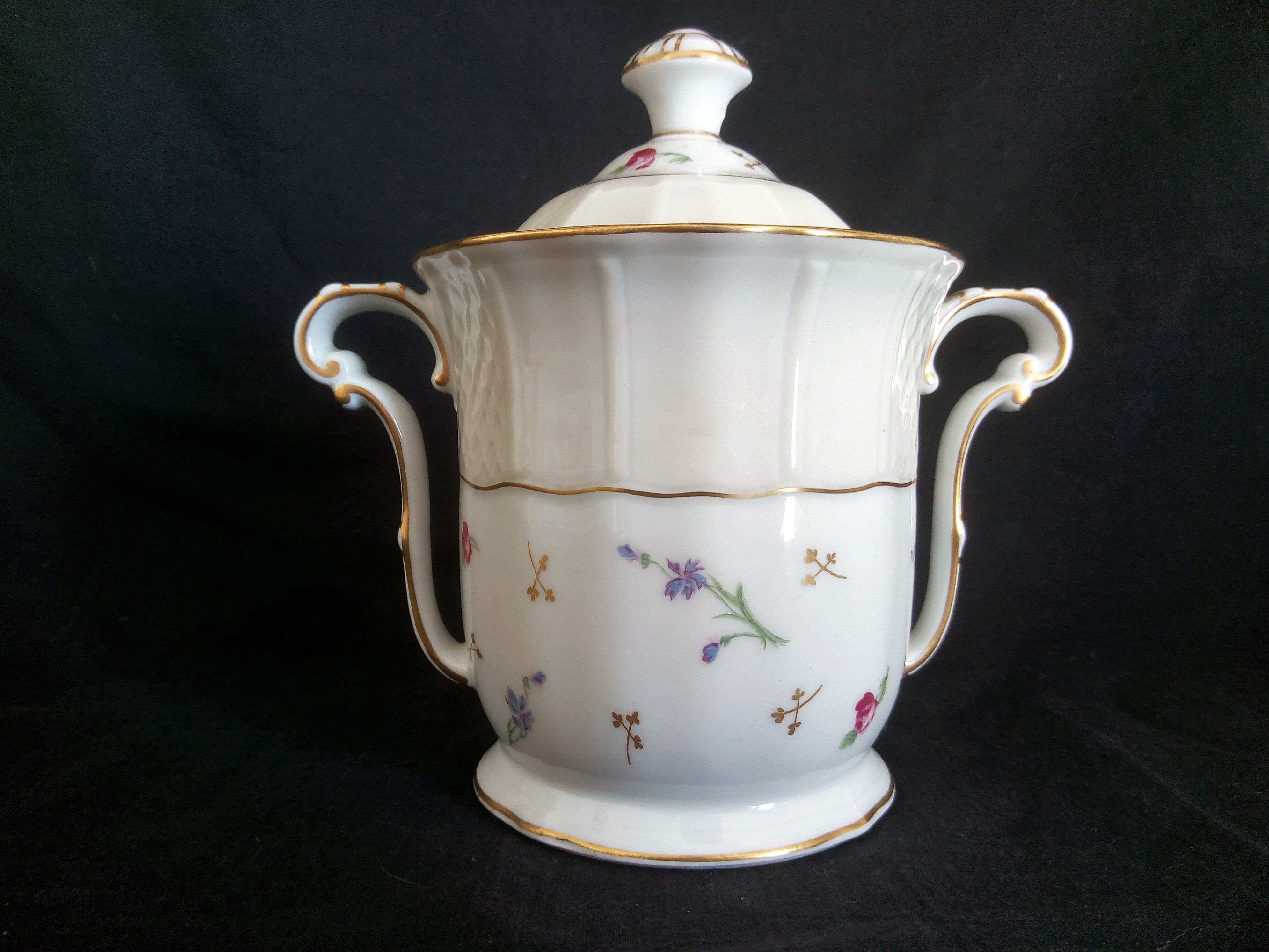 L. Bernardaud & Cie. - Limoges porcelain coffee set, Pompadour model, 1900s - 1927s