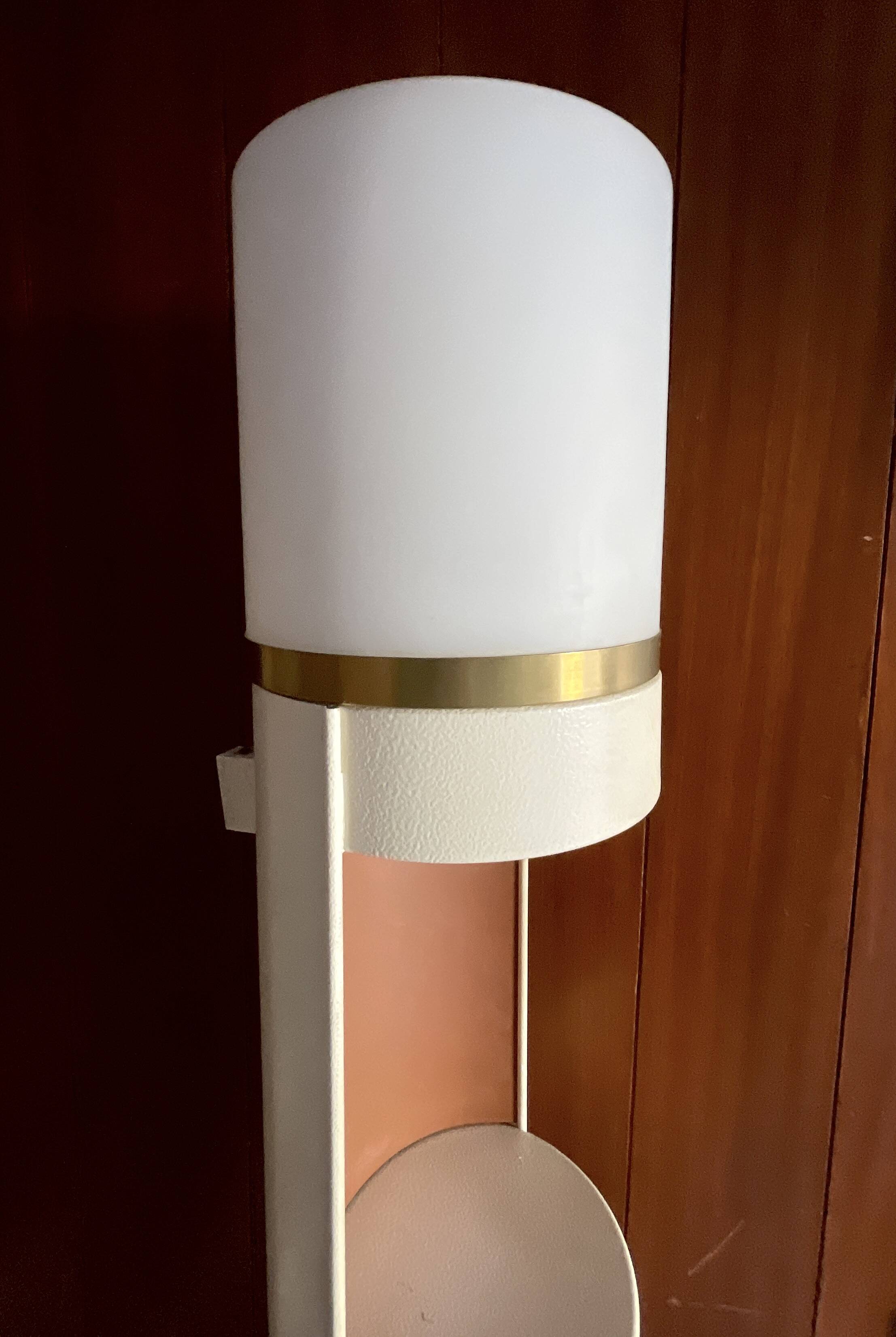 Perzel. Floor lamp / Light column forming shelves. Model No. 966