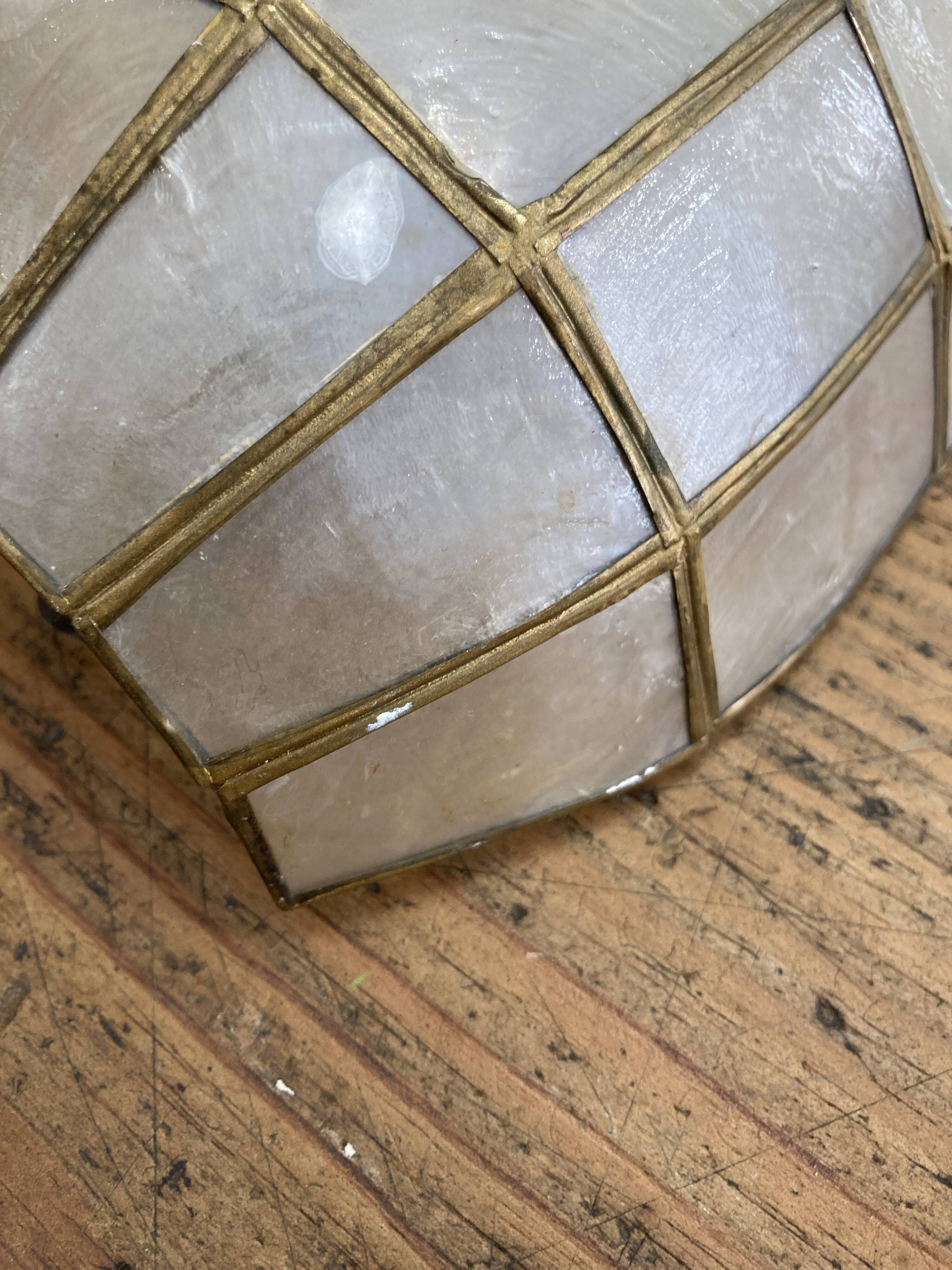Wall lamp in mother-of-pearl and brass