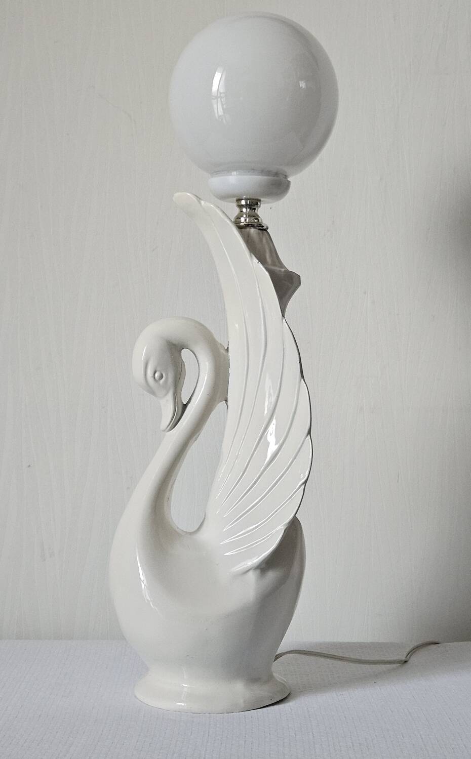 Vintage swan table lamp