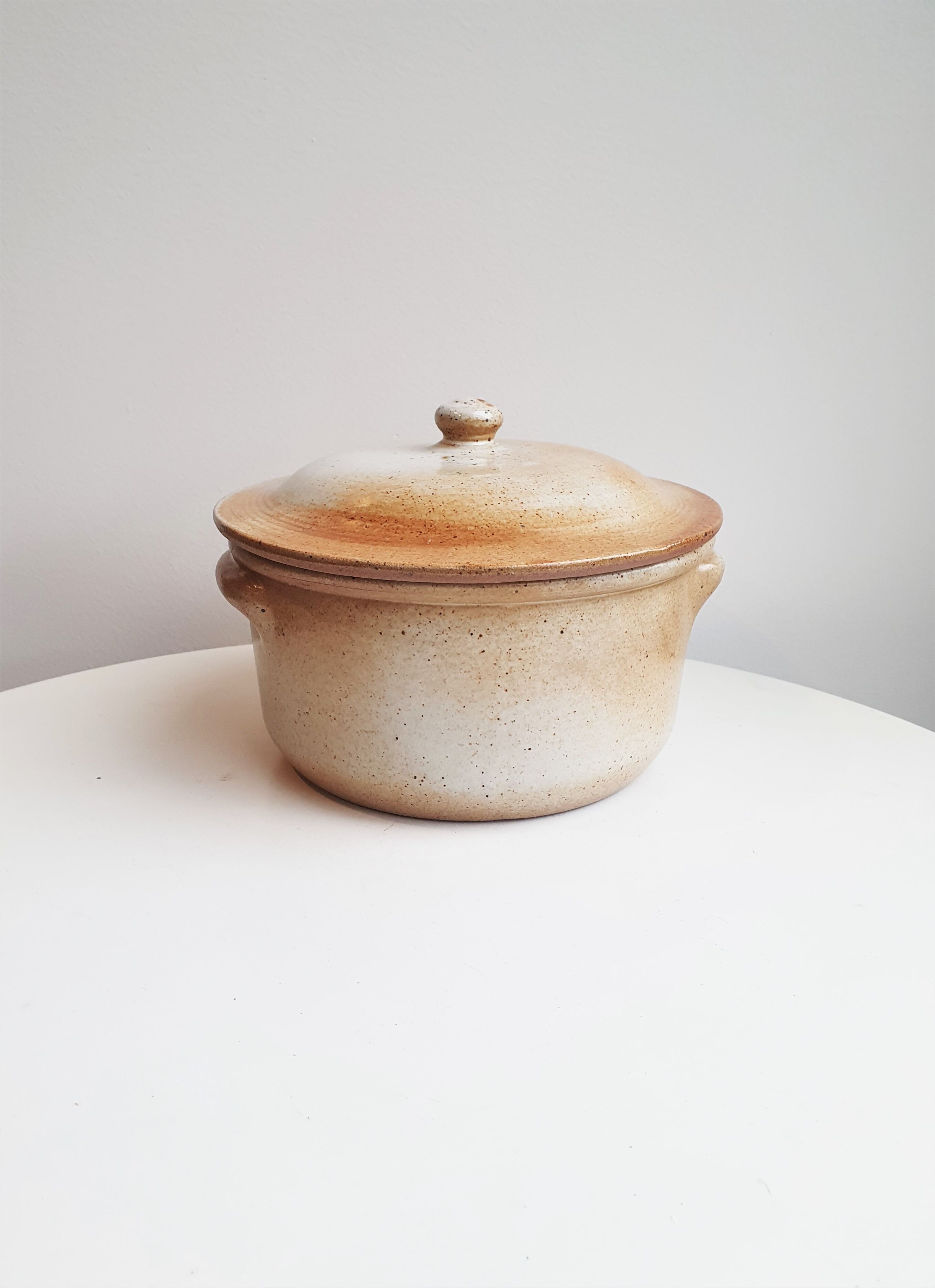 Pot in sandstone