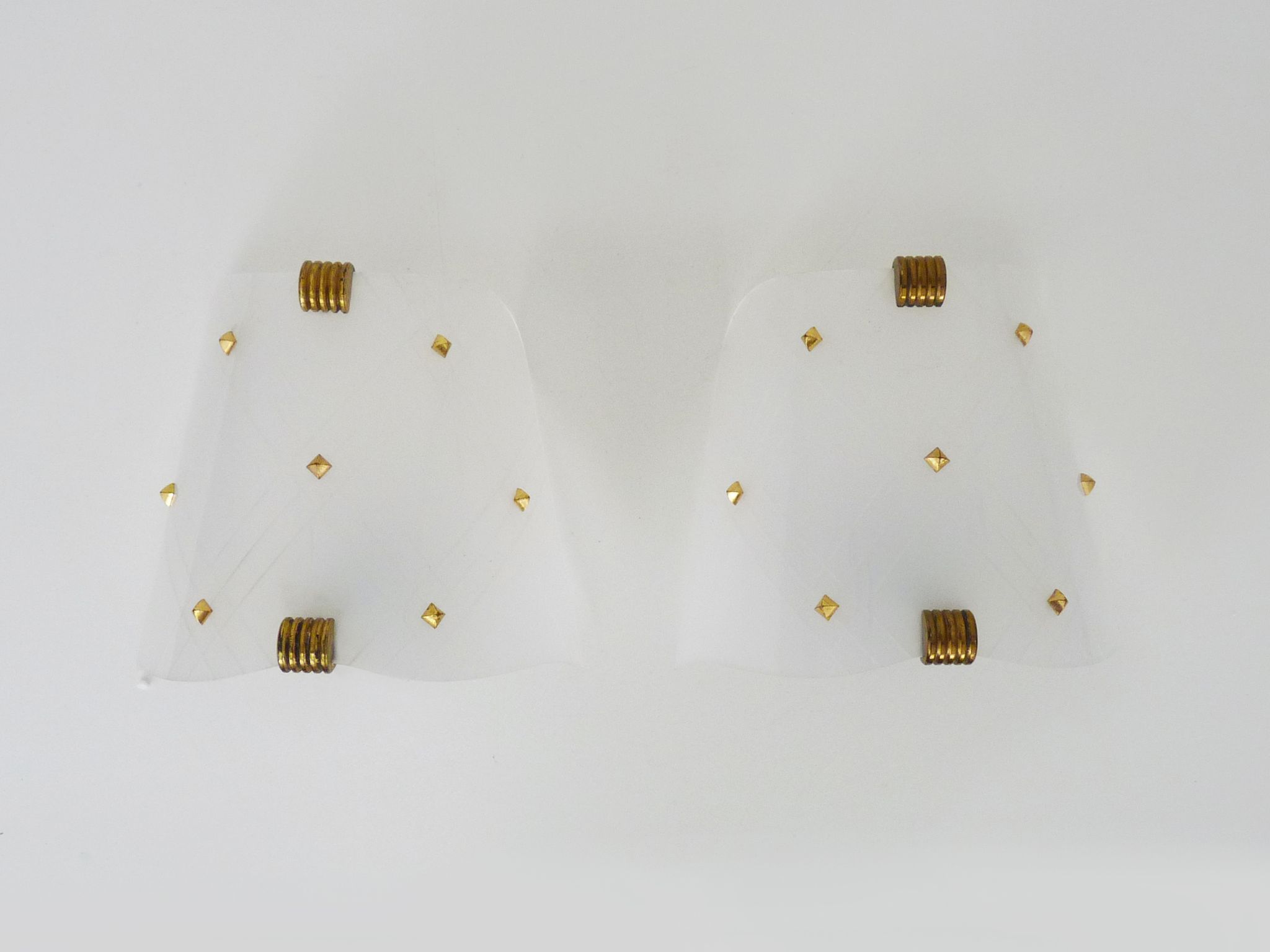 Pair of vintage wall lamps in Plexiglas and Rockabilly brass. Year 50
