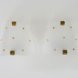 Paire d'appliques murales vintage en plexiglas et laiton Rockabilly. Année 50