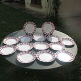 14 assiettes plates de chez badonvillier à damier bordeaux