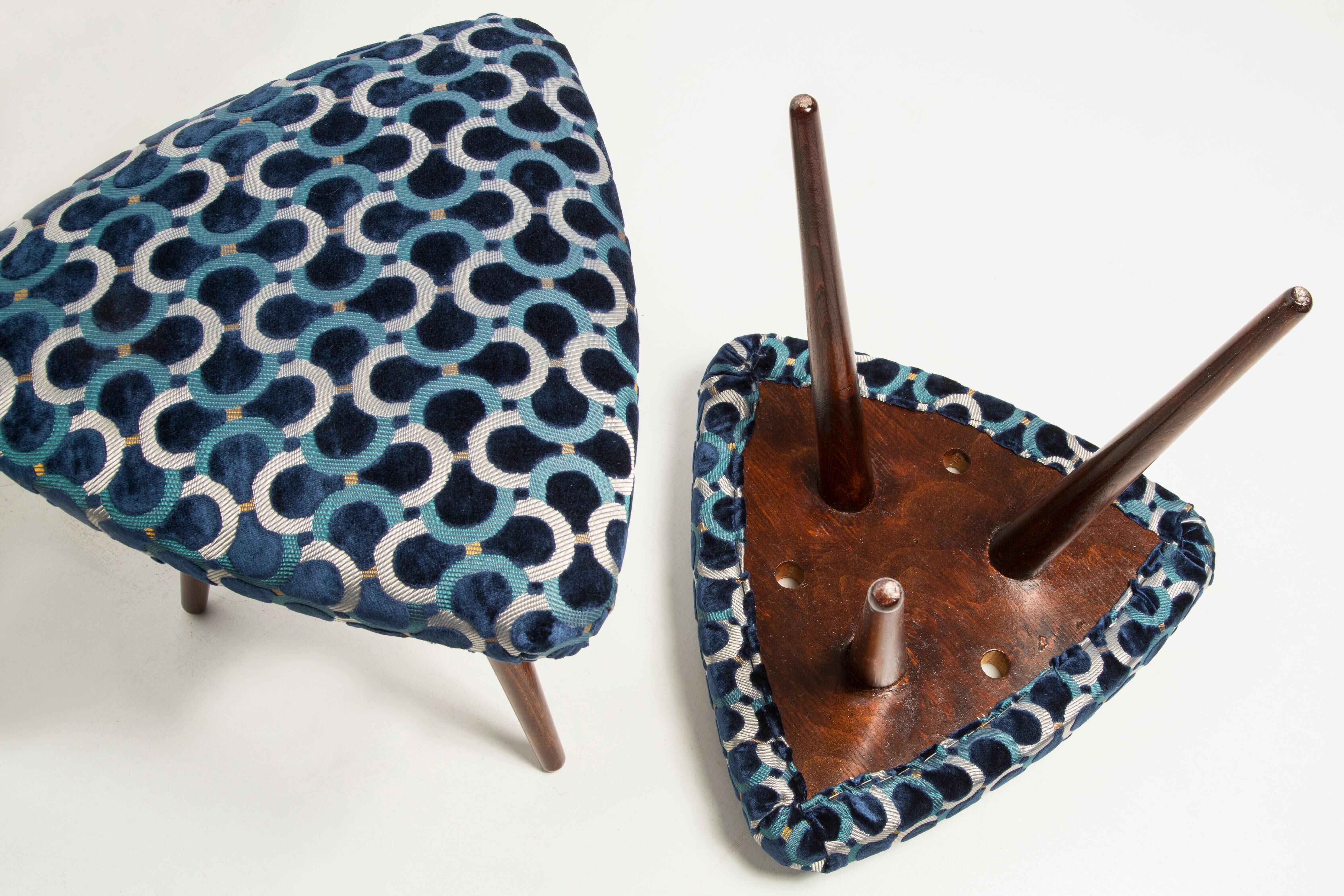 Set of two Scarabeo triangle stools in blue Dedar velvet, mid-century, Europe, 1960s.