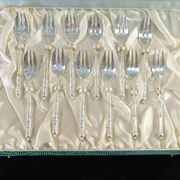 Set de 12 fourchettes a gateaux SFAM en métal argenté manche a la russe