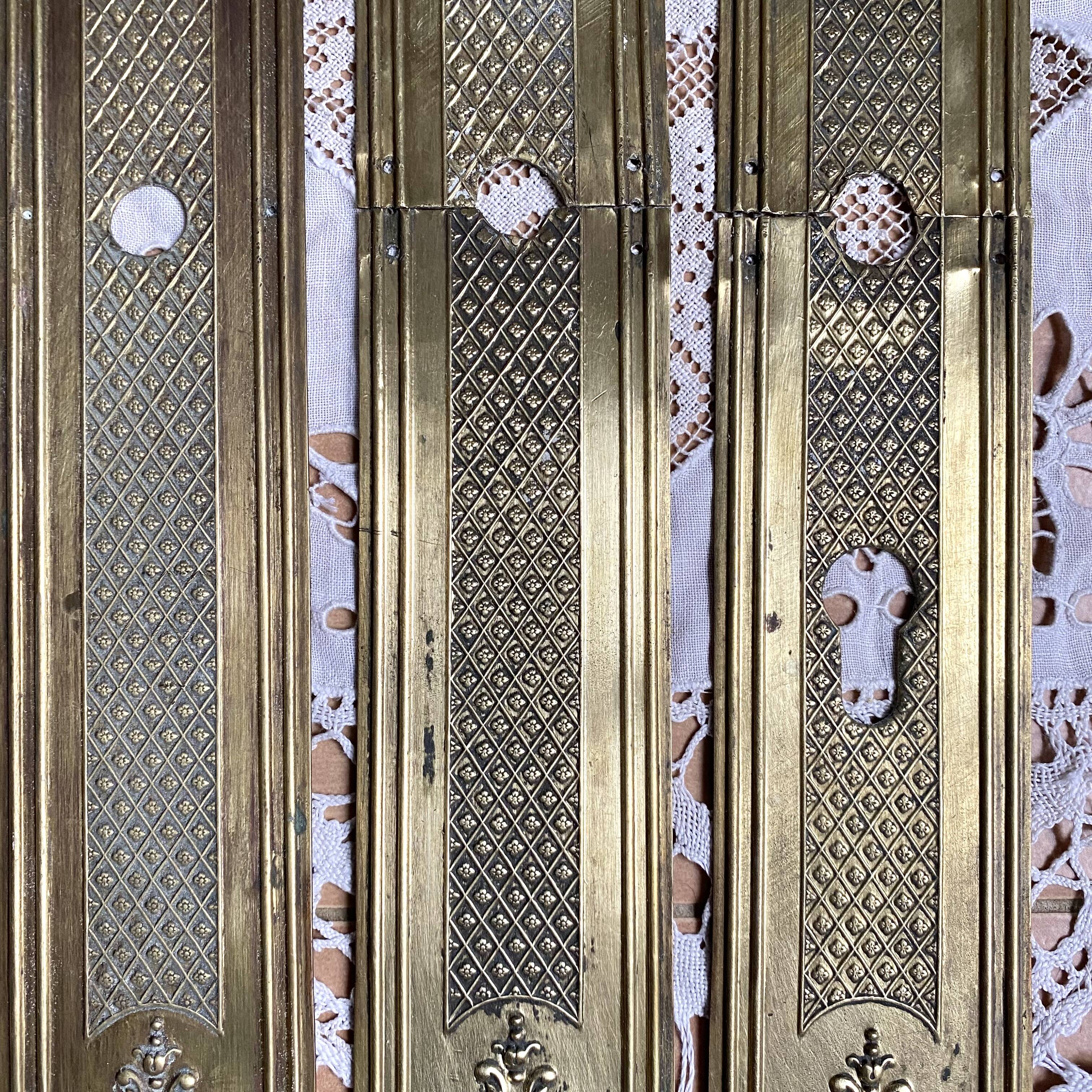 Antique brass cleanliness plates