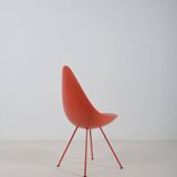 Drop 3110 chair designed by Arne Jacobsen for Fritz Hansen