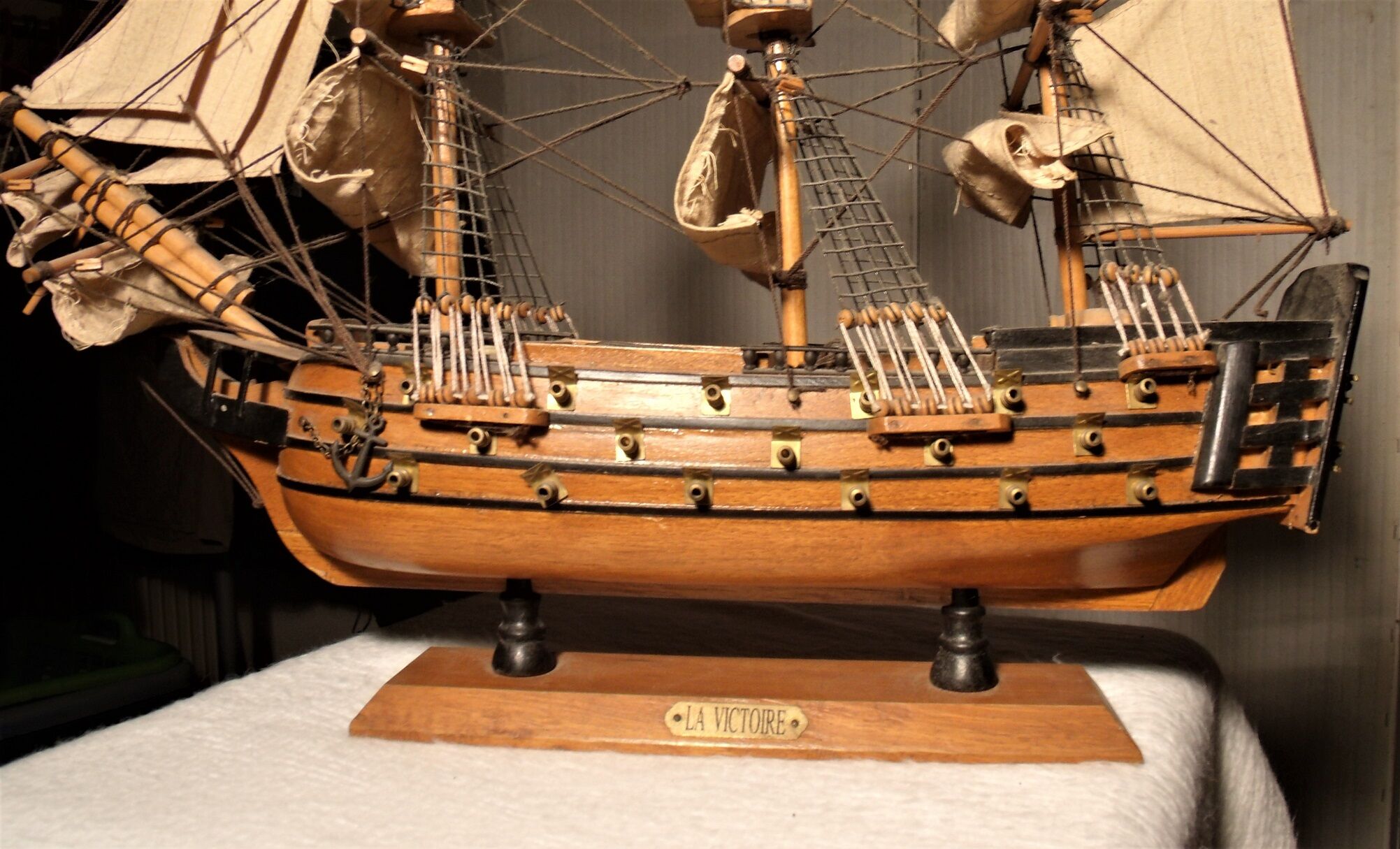 Wooden boat model the 70s Victory