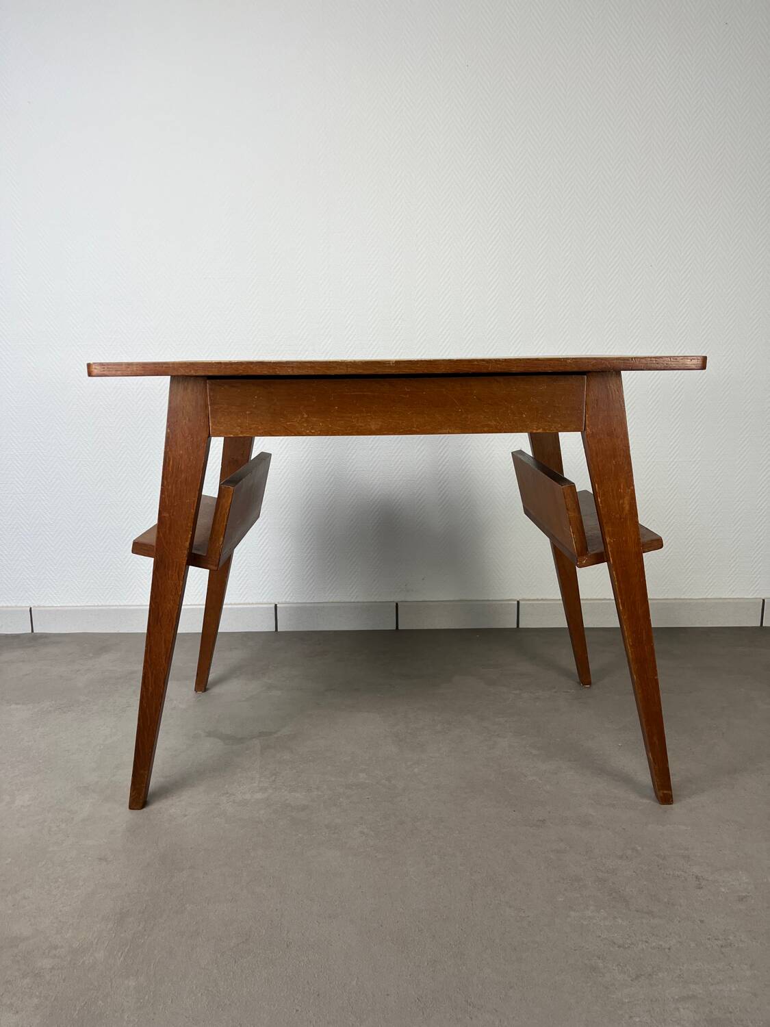 Compass leg desk, 1950s wood reconstitution style.