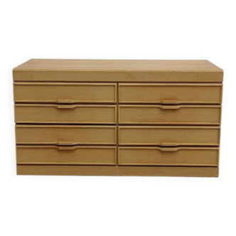 Chest of drawers with 8 drawers